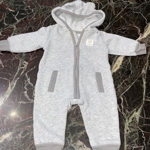 Carter’s hooded, long sleeve baby outfit👶🏻🐶
